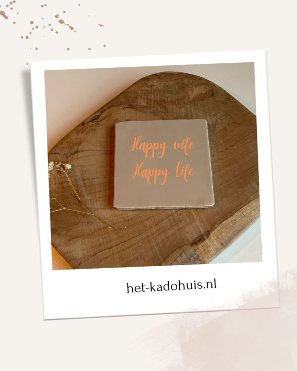 Tegel 'Happy wife, happy life'
