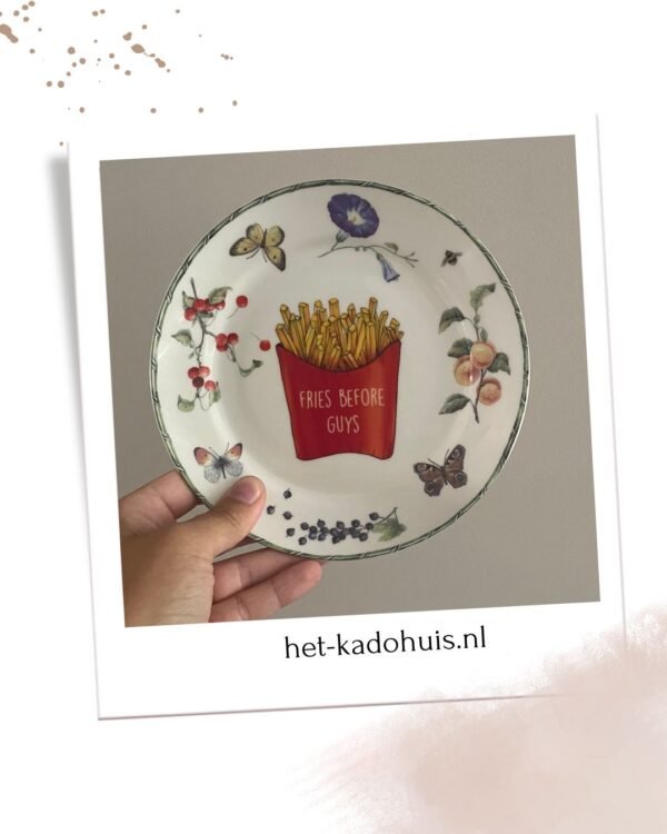 Bordje ‘Fries before guys’